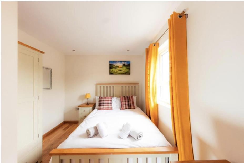 Luxury Cottage With Stunning Views Near Fairy Pools - School House 3 Карбост Экстерьер фото
