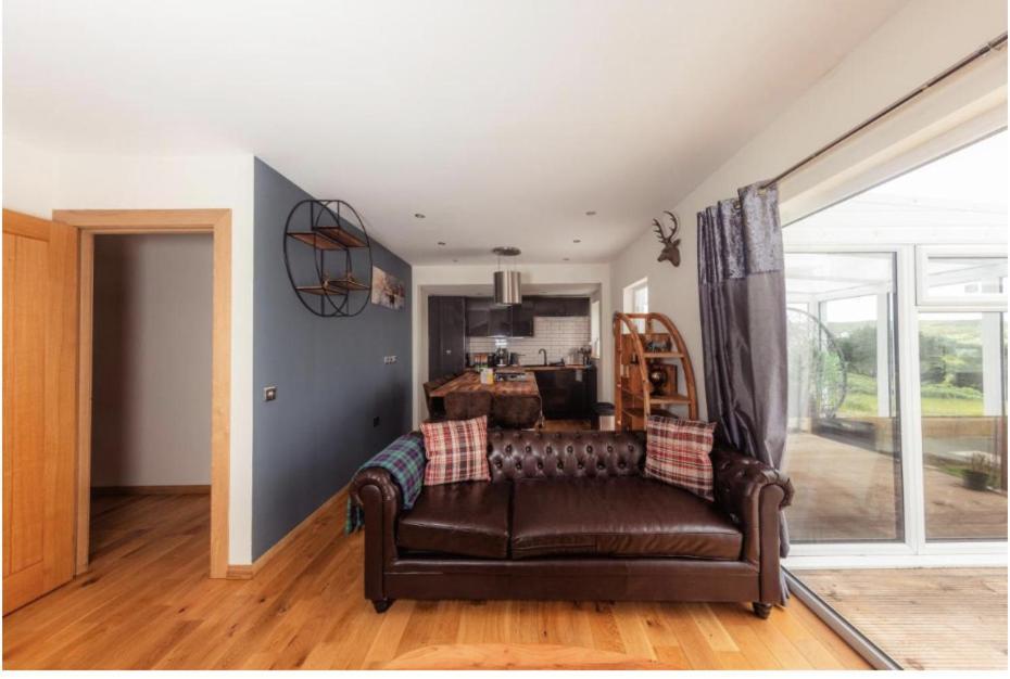 Luxury Cottage With Stunning Views Near Fairy Pools - School House 3 Карбост Экстерьер фото