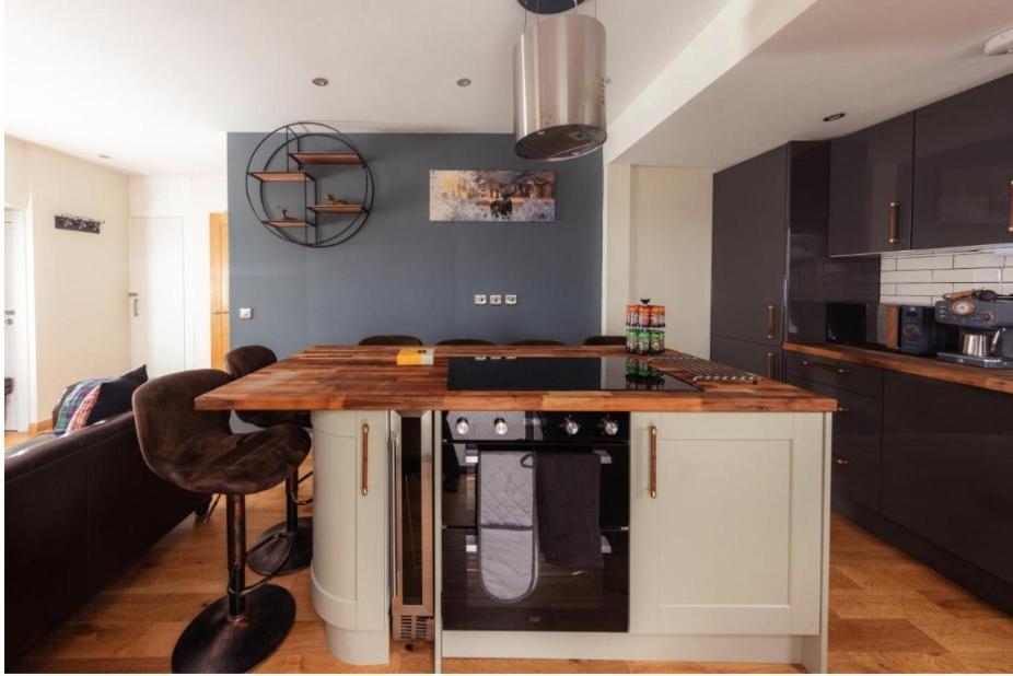 Luxury Cottage With Stunning Views Near Fairy Pools - School House 3 Карбост Экстерьер фото