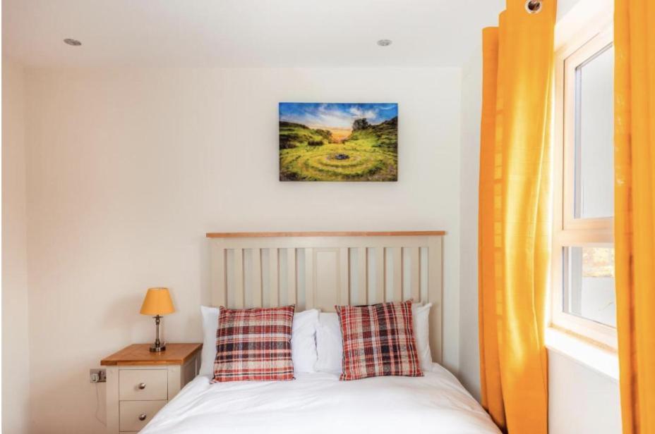 Luxury Cottage With Stunning Views Near Fairy Pools - School House 3 Карбост Экстерьер фото