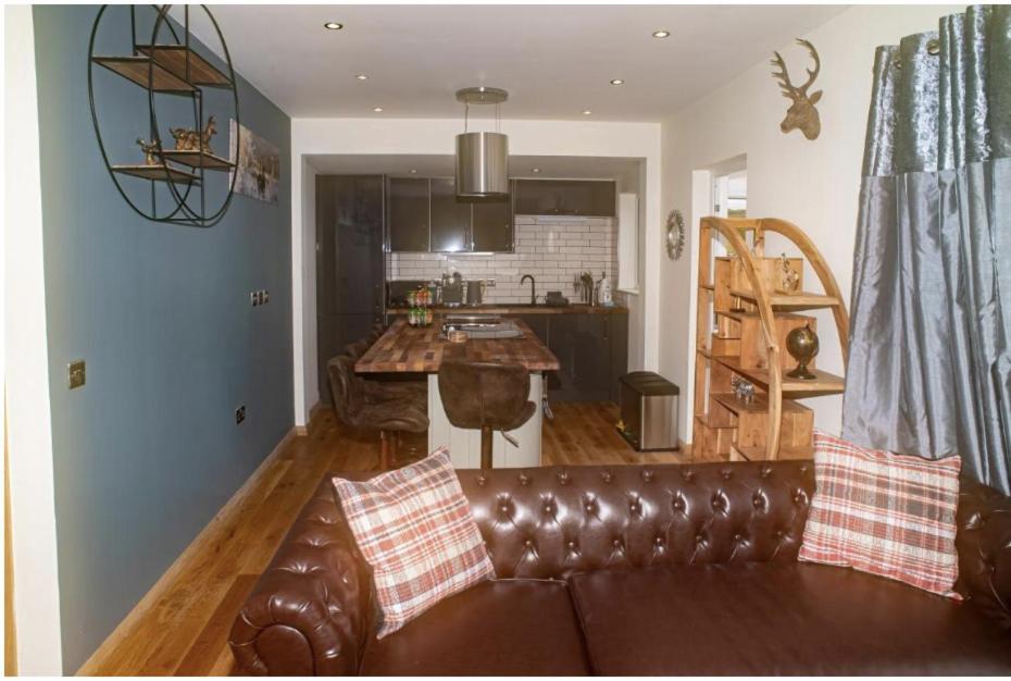 Luxury Cottage With Stunning Views Near Fairy Pools - School House 3 Карбост Экстерьер фото