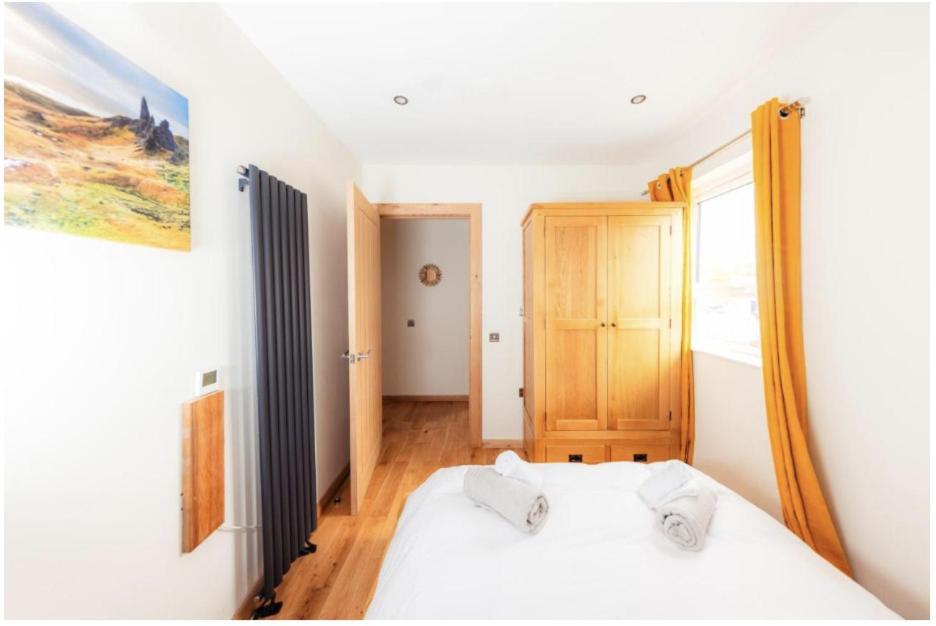 Luxury Cottage With Stunning Views Near Fairy Pools - School House 3 Карбост Экстерьер фото