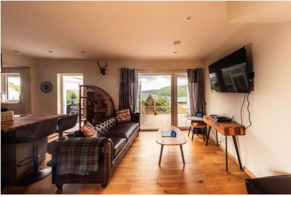 Luxury Cottage With Stunning Views Near Fairy Pools - School House 3 Карбост Экстерьер фото